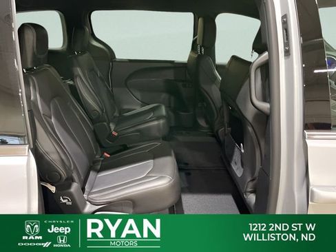 New 2026 Chrysler Pacifica Select AWD/4WD image 45