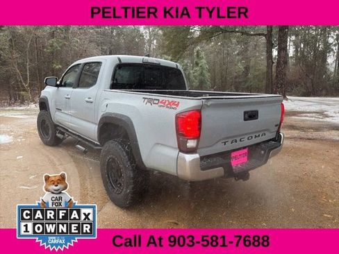 Used 2019 Toyota Tacoma TRD Off-Road image 10