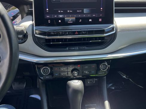 Used 2022 Jeep Compass Limited image 17