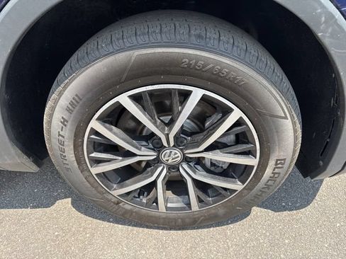 Used 2021 Volkswagen Tiguan SE w/ Panoramic Sunroof Package FWD image 30