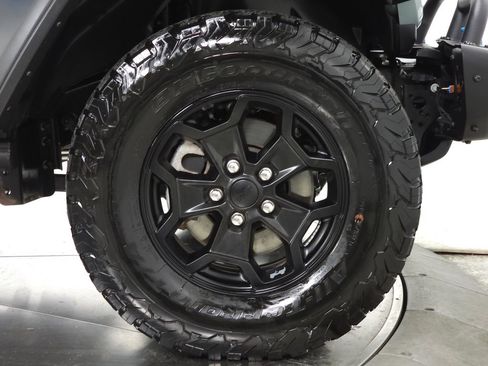 Used 2023 Jeep Wrangler Unlimited Rubicon 4xe AWD/4WD image 15