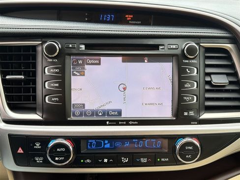 Used 2016 Toyota Highlander XLE AWD/4WD image 27