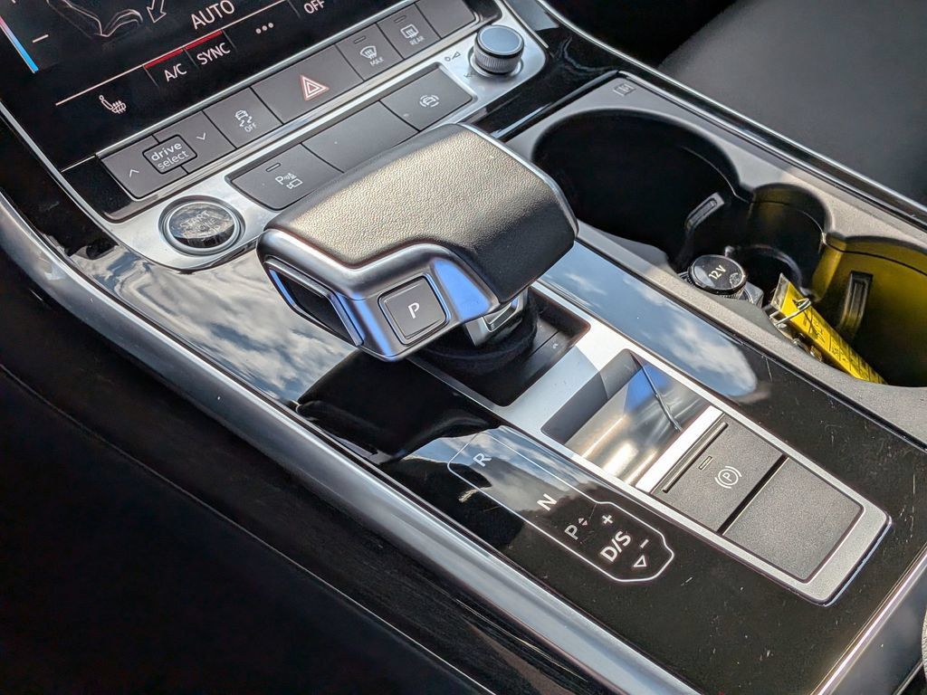 Used 2024 Audi Q8 Premium AWD/4WD image 20