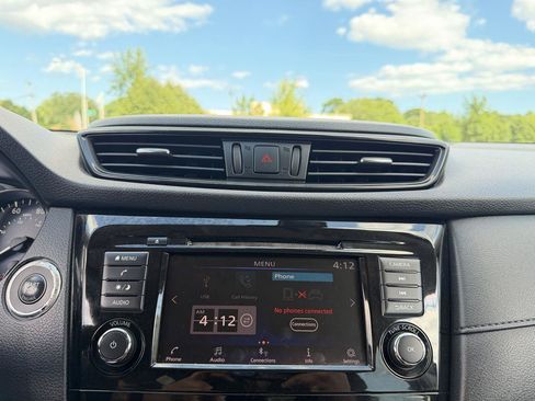 Used 2020 Nissan Rogue SV AWD/4WD image 12