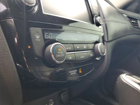 Used 2019 Nissan Rogue SL w/ Premium Package image 24