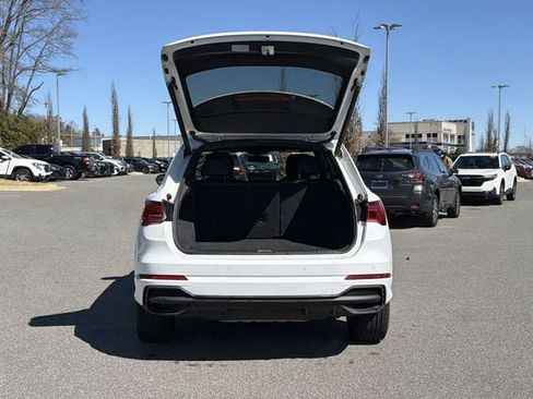 Used 2024 Audi Q3 2.0T Premium image 12