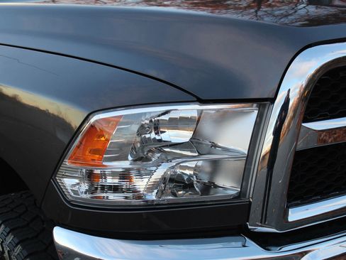 Used 2017 RAM 3500 Tradesman w/ Chrome Appearance Group image 33