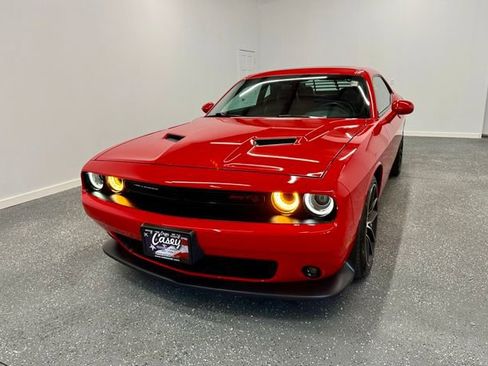 Used 2016 Dodge Challenger R/T Scat Pack w/ Leather Interior Group image 9