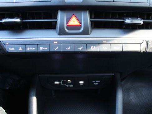 New 2025 Kia K4 LXS image 32