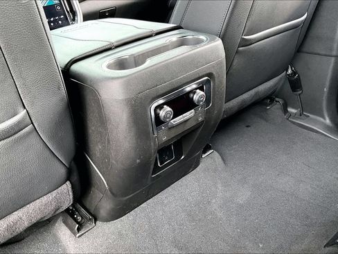 Used 2025 GMC Yukon Denali AWD/4WD image 25