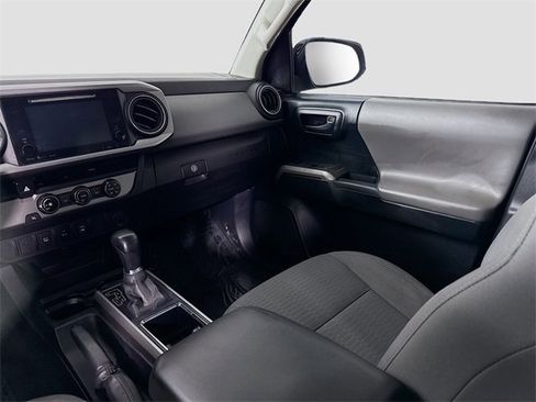 Certified 2017 Toyota Tacoma SR5 image 21
