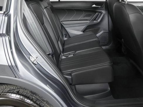 Used 2023 Volkswagen Tiguan SE AWD/4WD image 40