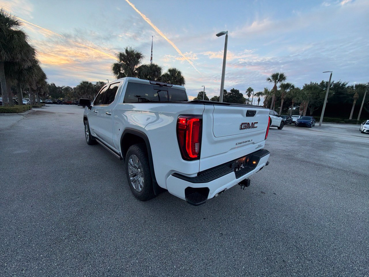 Used 2023 GMC Sierra 1500 Denali w/ Technology Package AWD/4WD image 3