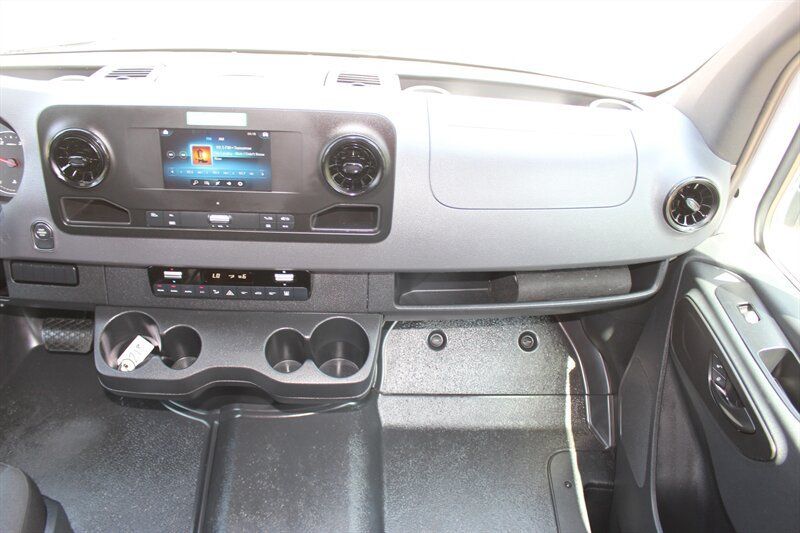 Used 2024 Mercedes-Benz Sprinter 2500 image 20