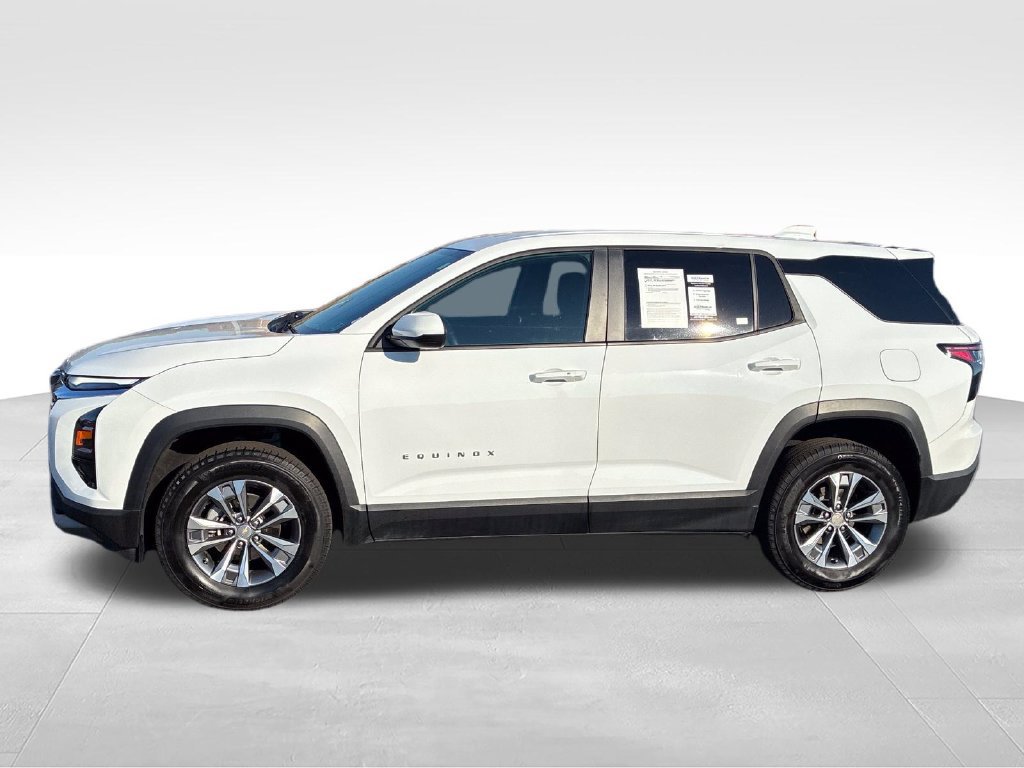 Used 2025 Chevrolet Equinox LT AWD/4WD image 2