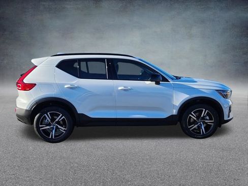 New 2026 Volvo XC40 B5 Core image 8