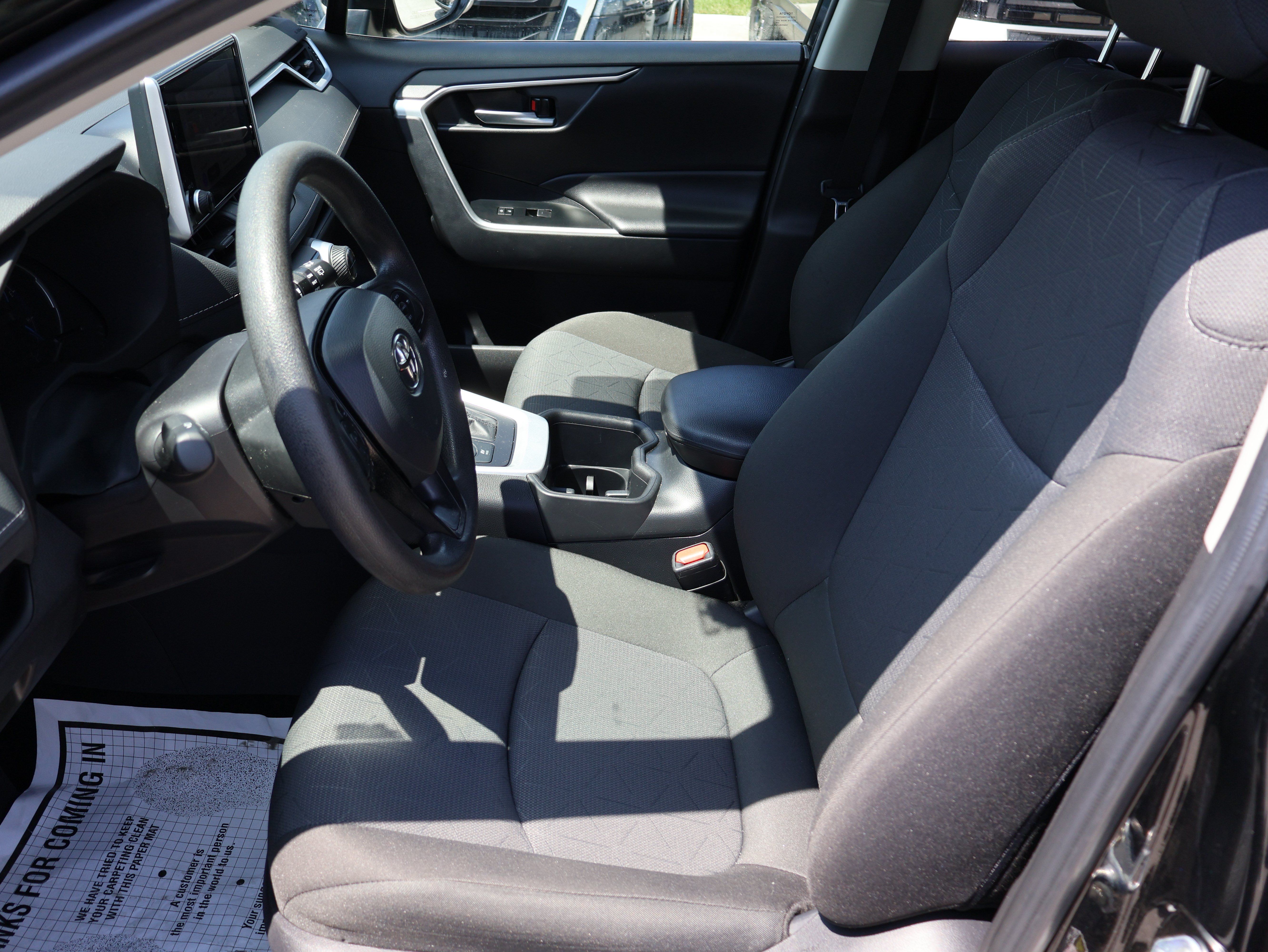 Used 2025 Toyota RAV4 XLE AWD/4WD image 21