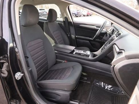 Used 2020 Ford Fusion SE image 24