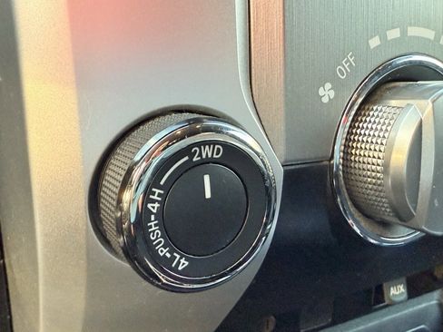 Used 2018 Toyota Tundra SR5 image 32