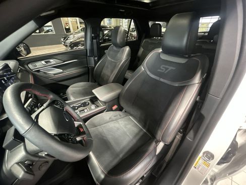 Used 2025 Ford Explorer ST image 23