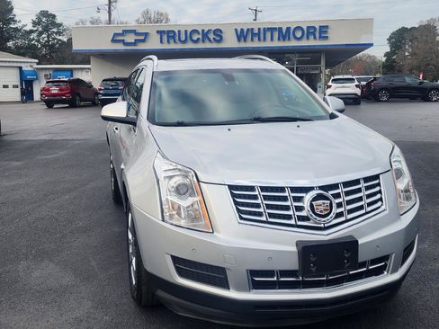 Used 2015 Cadillac SRX Luxury image 2