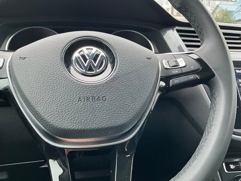 Used 2020 Volkswagen Tiguan SE w/ Panoramic Sunroof Package image 22