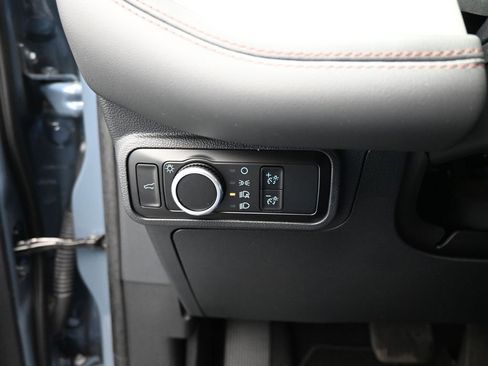 Used 2025 Ford Explorer Active image 12