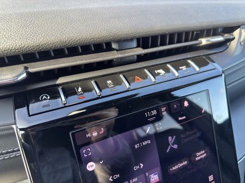 New 2025 Jeep Grand Cherokee Altitude image 16