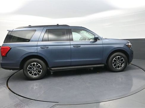Used 2022 Ford Expedition XLT image 8