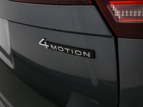 Used 2022 Volkswagen Tiguan SE AWD/4WD image 12