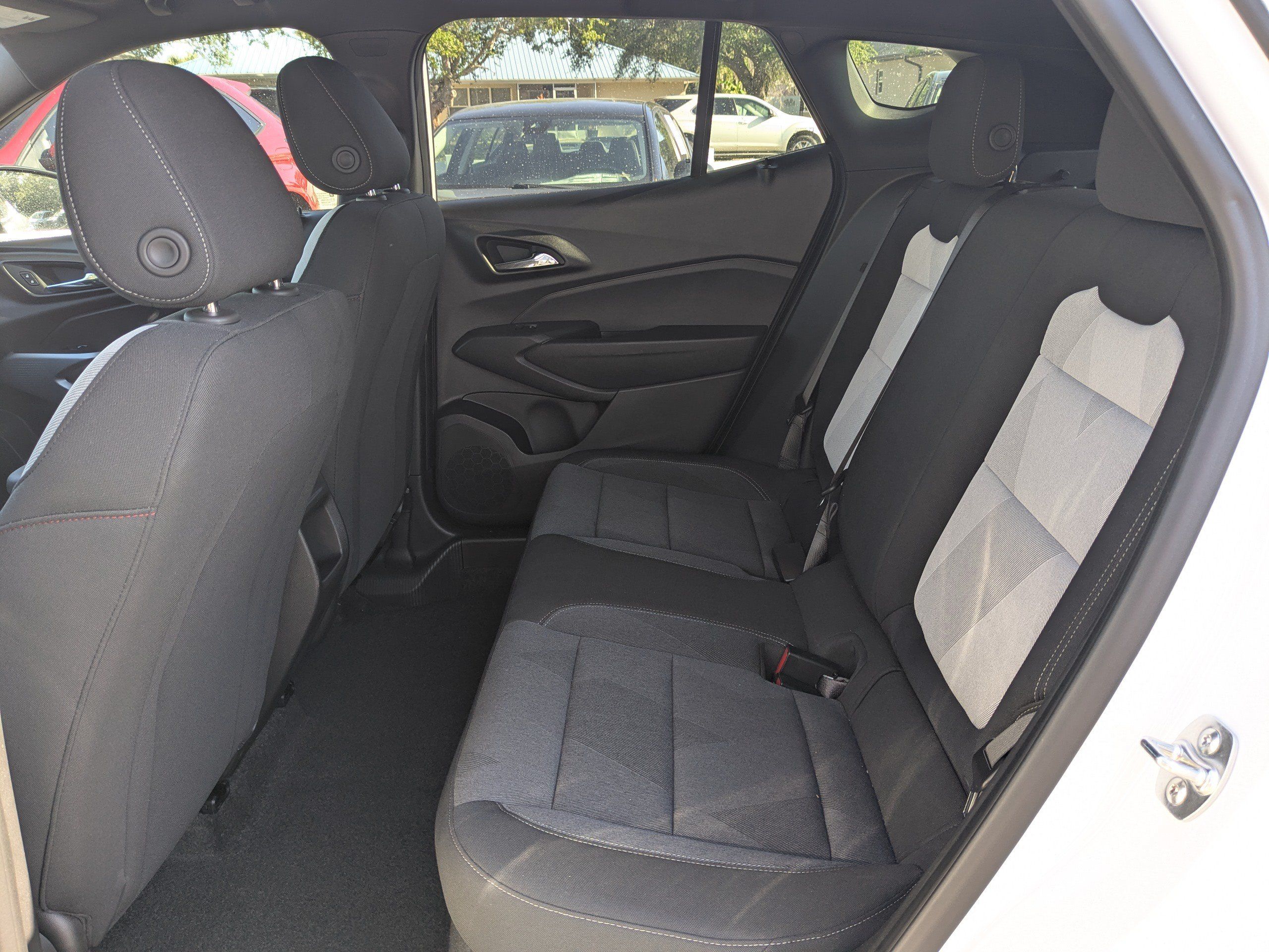 Used 2025 Chevrolet Trax RS w/ Driver Confidence Package FWD image 15