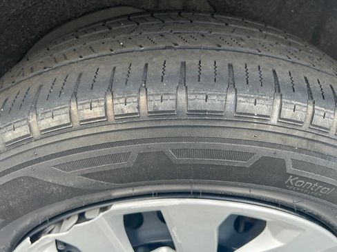 Used 2017 Nissan Rogue S AWD/4WD image 4