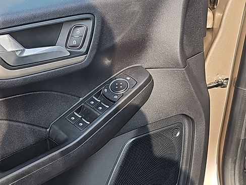 Used 2021 Ford Escape SE image 16