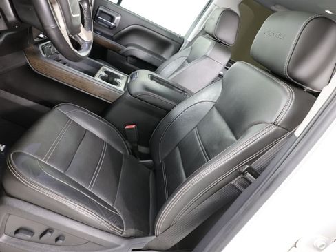 Used 2019 GMC Sierra 2500 Denali w/ Duramax Plus Package AWD/4WD image 10