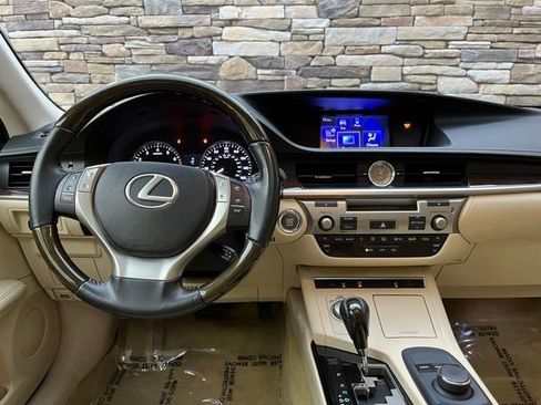 Used 2013 Lexus ES 350 w/ Premium Pkg FWD image 16