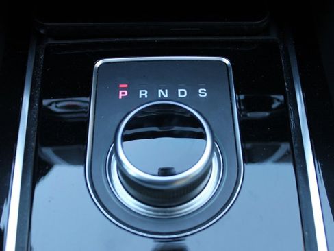 Used 2020 Jaguar F-PACE Premium image 19