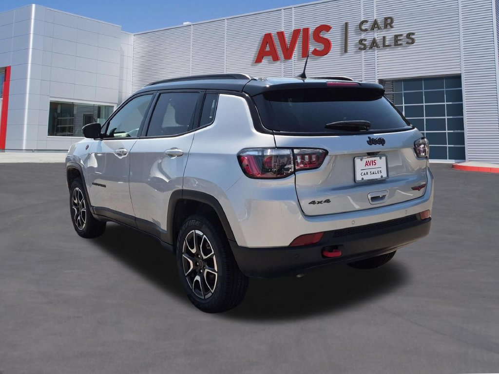 Used 2025 Jeep Compass Trailhawk AWD/4WD image 9