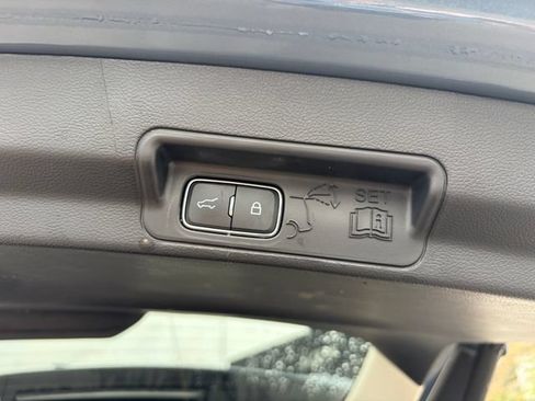 Used 2025 Ford Explorer Active w/ Active Comfort Package RWD image 17