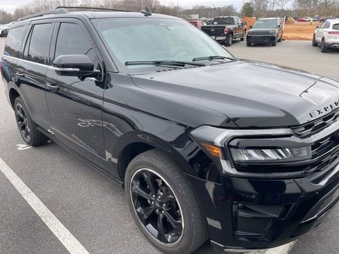 Used 2023 Ford Expedition Limited image 2