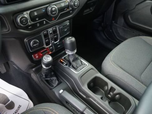 Used 2025 Jeep Wrangler Unlimited Sport AWD/4WD image 28