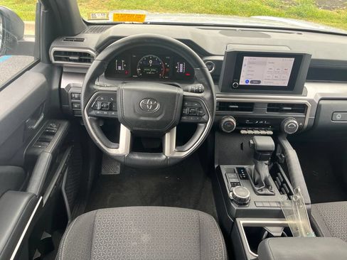 Used 2025 Toyota 4Runner SR5 AWD/4WD image 27