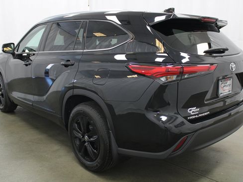 Used 2021 Toyota Highlander XLE image 7