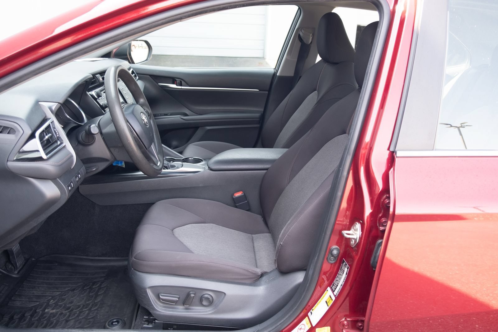 Used 2018 Toyota Camry LE FWD image 10