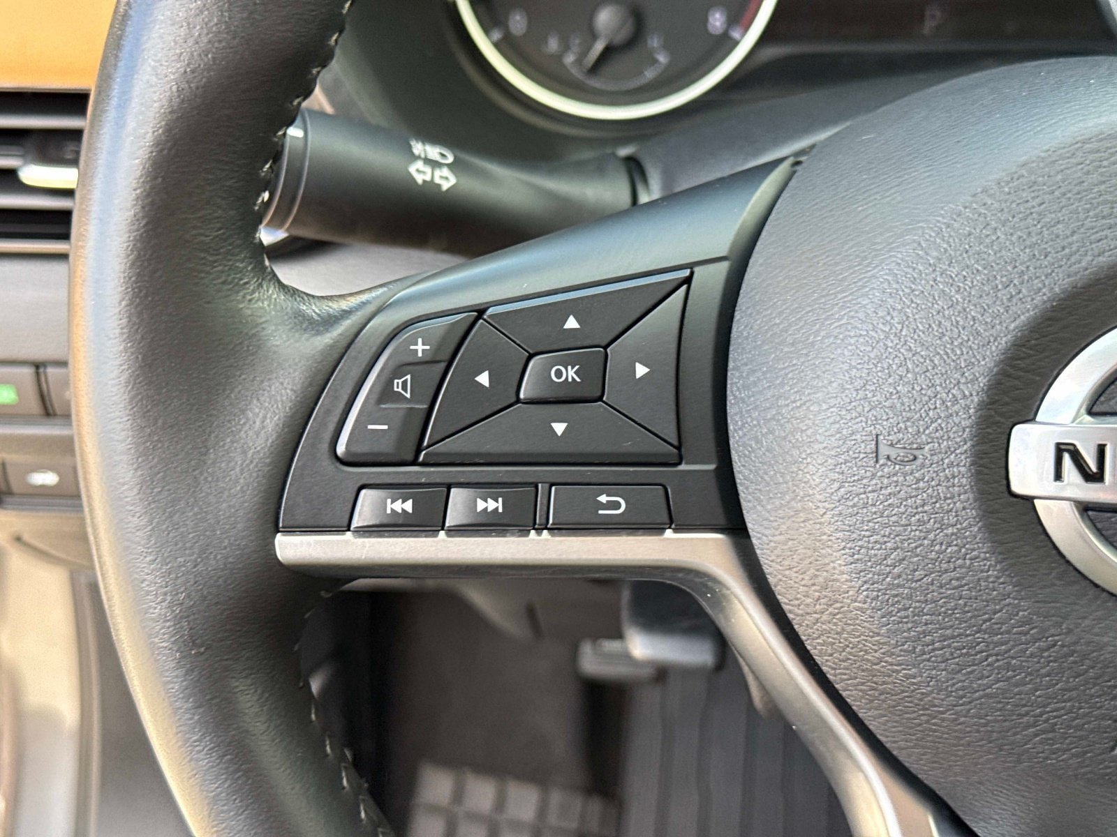 Used 2023 Nissan Sentra SV w/ SV Premium Package FWD image 30