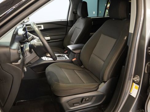 Used 2023 Ford Explorer XLT AWD/4WD image 3