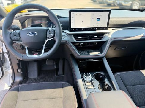 Used 2025 Ford Explorer ST AWD/4WD image 12
