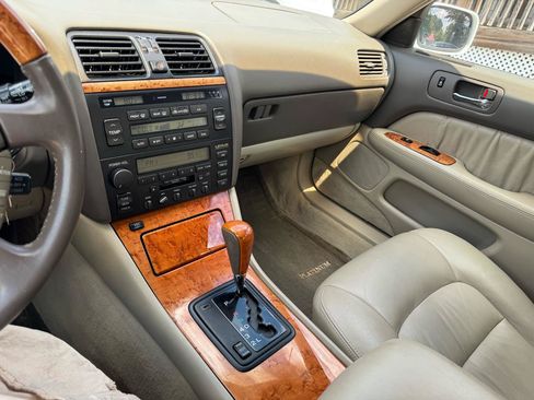 Used 2000 Lexus LS 400 w/ Platinum Series RWD image 30