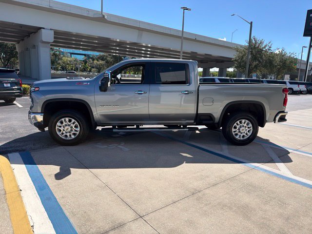 Used 2024 Chevrolet Silverado 2500 LTZ w/ LTZ Convenience Package AWD/4WD image 4