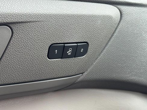 Used 2016 GMC Acadia SLT w/ Open Road Package FWD image 17