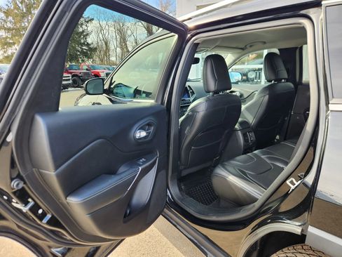 Used 2019 Jeep Cherokee Limited image 37